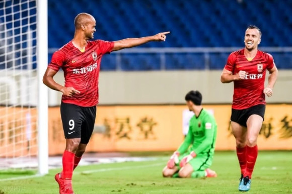  升班马波鸿表现惊艳，黑马姿态搅乱格局  